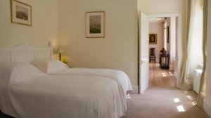 Interior twin-bedroom of Chatham, Bosloe, Mawnan Smith, Cornwall © Mike Henton